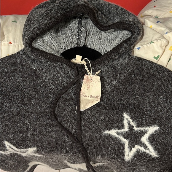 Hem & Thread Charcoal Star Knit hoodie Sweater. Large. NWT. - Picture 4 of 10